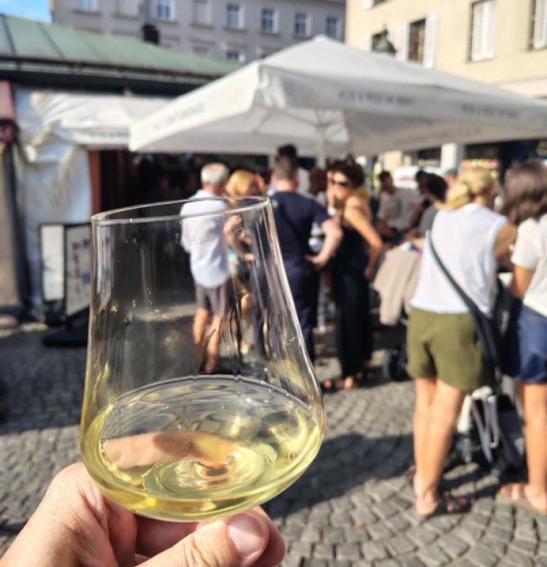 Kurze Weintour mit Weinmesse im Wein-Moment-Store (11.11.2026)